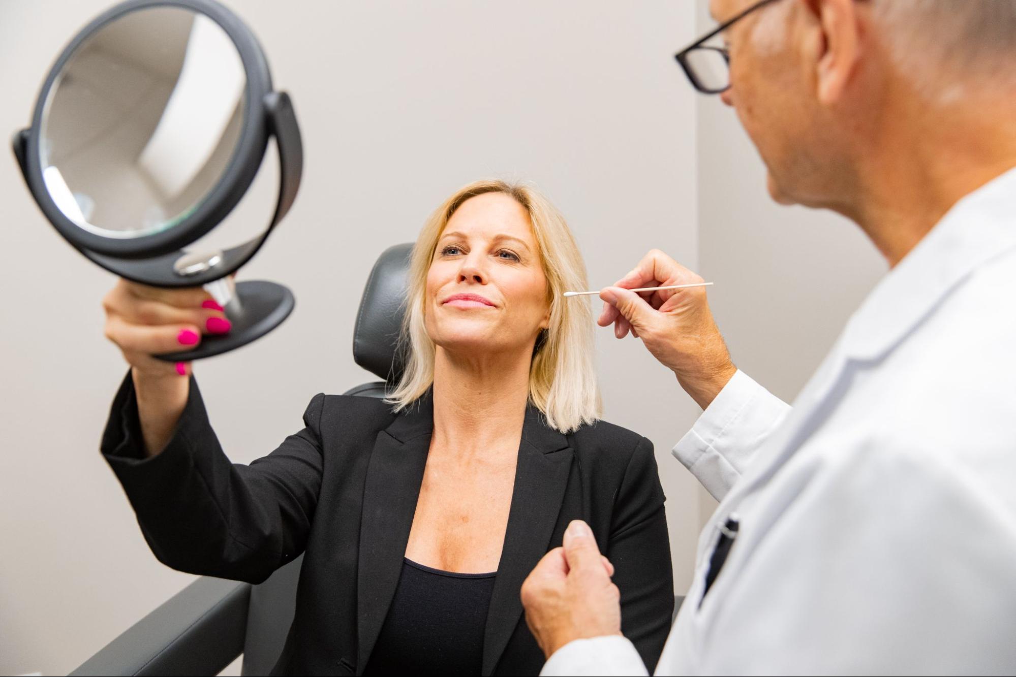 How to choose a plastic surgeon in Indianapolis.